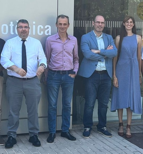 Ex-minister Pedro Duque visits SCALE Nanotech at the UPV